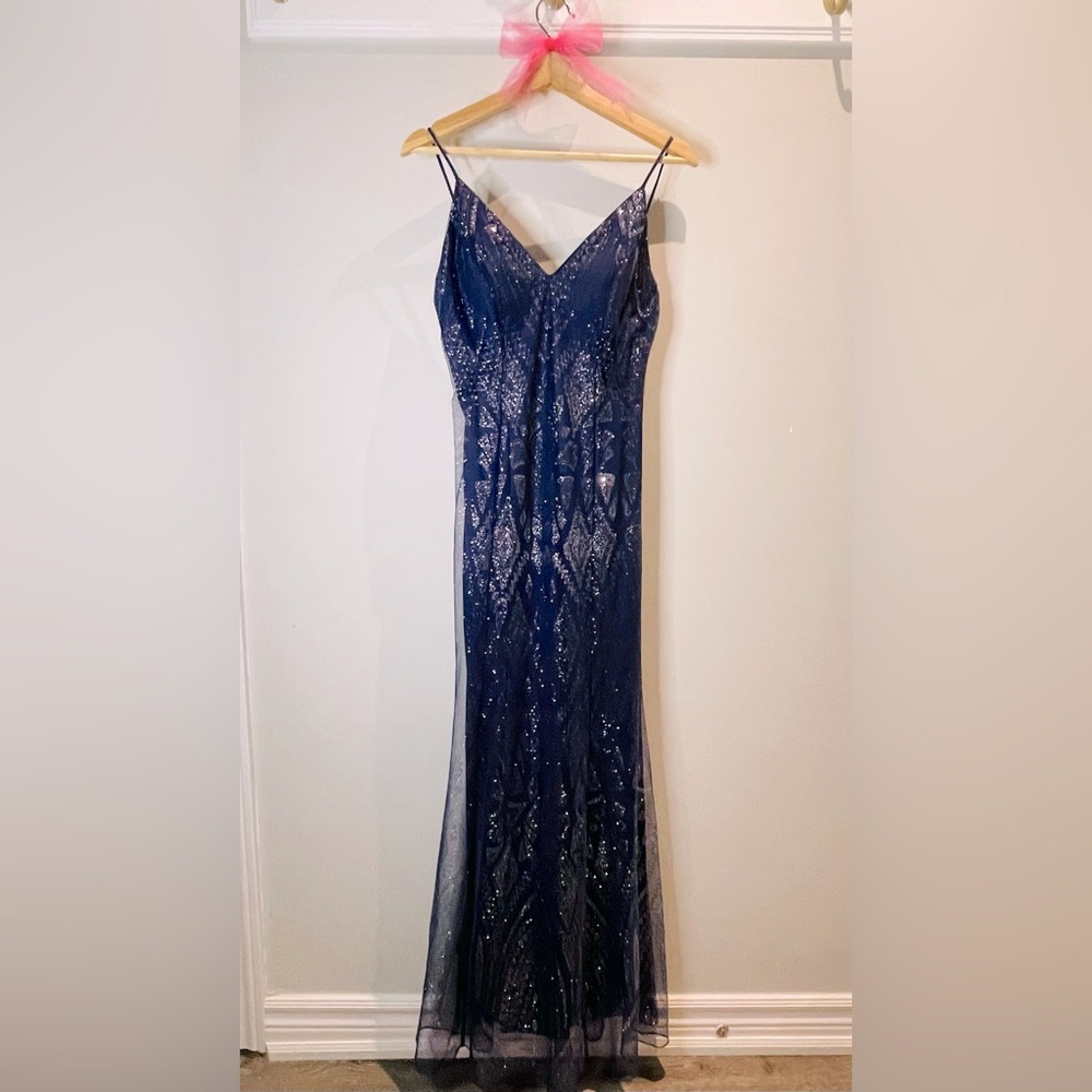 Elegant Navy Blue Prom Dress with Sparkle Detailing